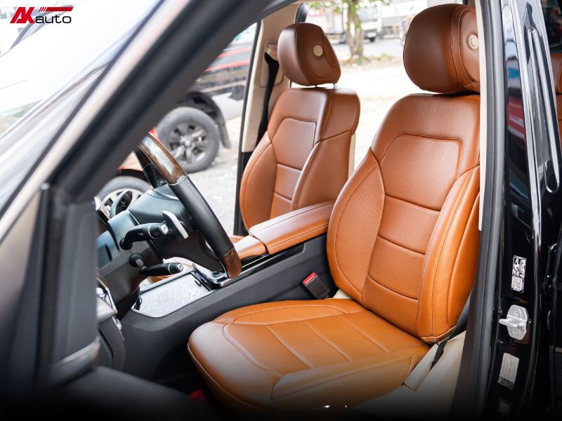 Bọc ghế da ô tô bằng da thật