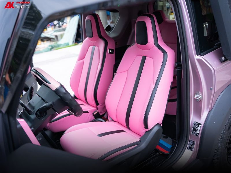 Thi công bọc da và lắp đặt ghế hoàn thiện vào khoang nội thất