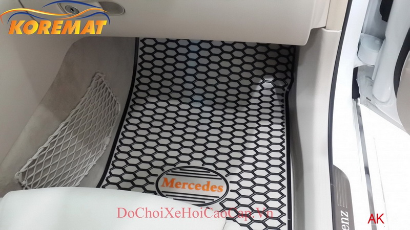 Tiện lợi khi lái xe với Thảm Lót Chân Sàn Xe Mercedes C Class