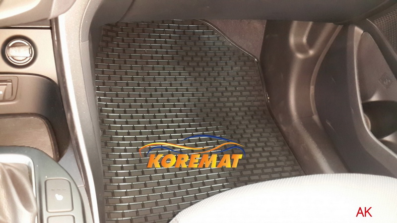 Trang Bị Thêm Thảm Lót Chân Sàn Xe Santafe